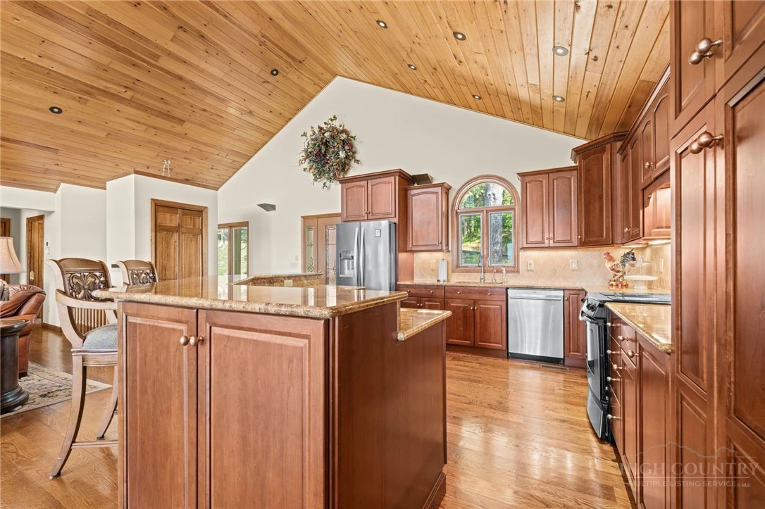 Image number 20 for the current listing