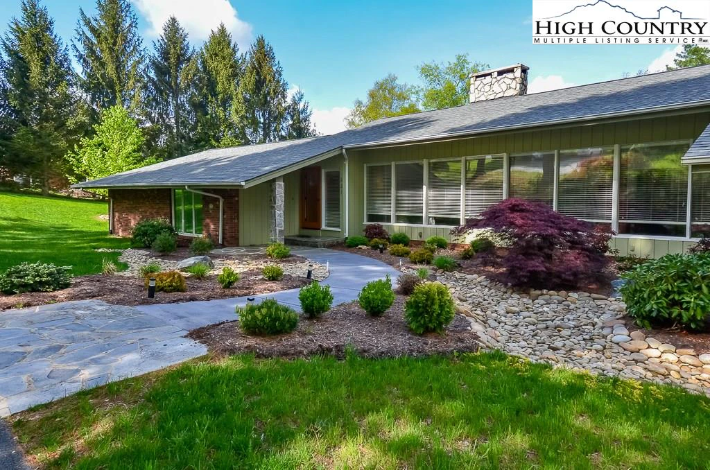Image number 1 for the current listing