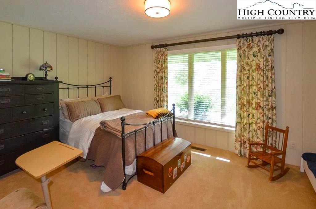 Image number 3 for the current listing