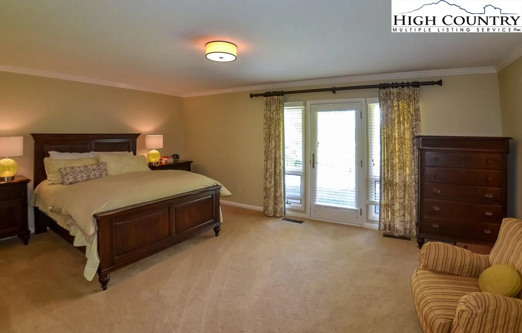 Image number 4 for the current listing