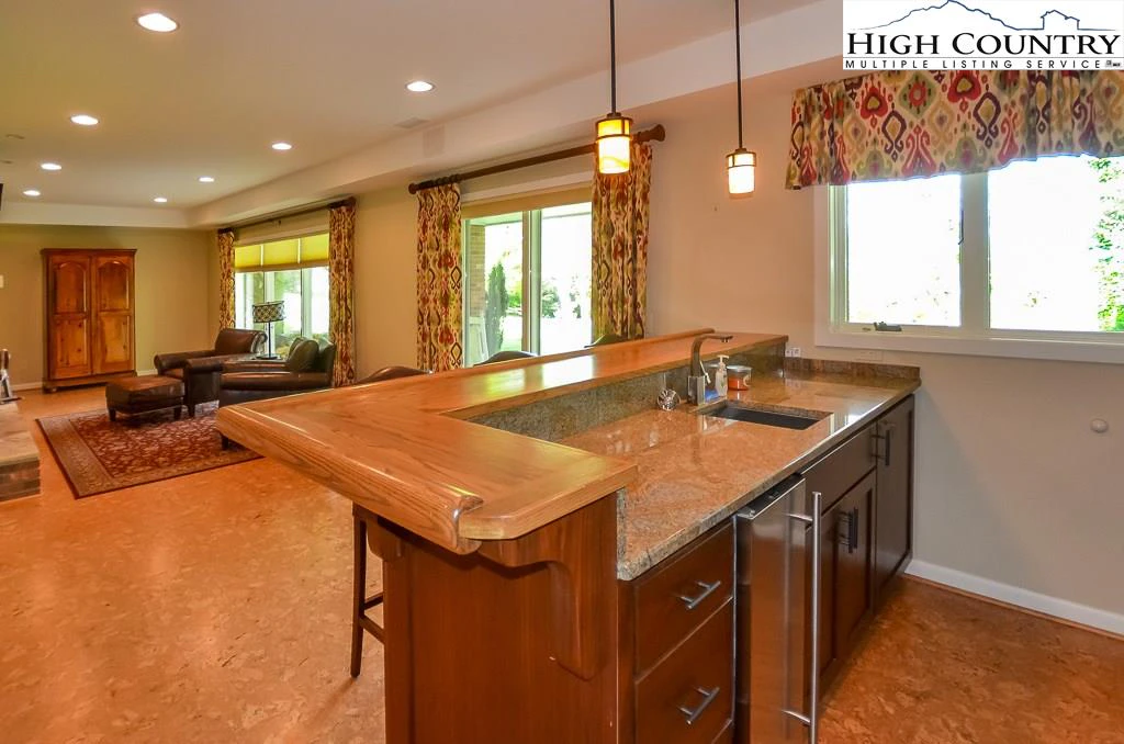 Image number 6 for the current listing