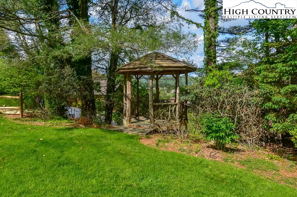 Image number 12 for the current listing