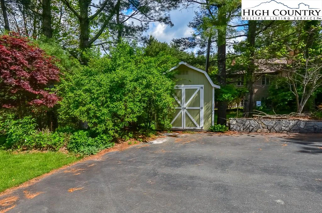 Image number 14 for the current listing