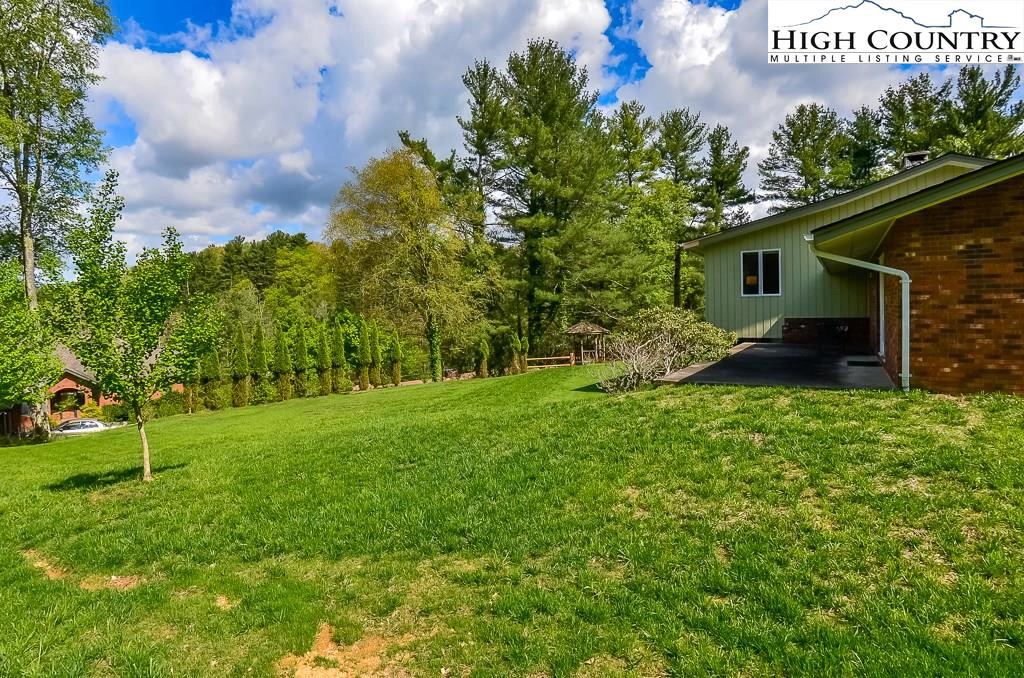 Image number 19 for the current listing