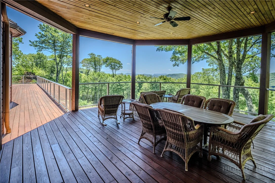 Image number 16 for the current listing