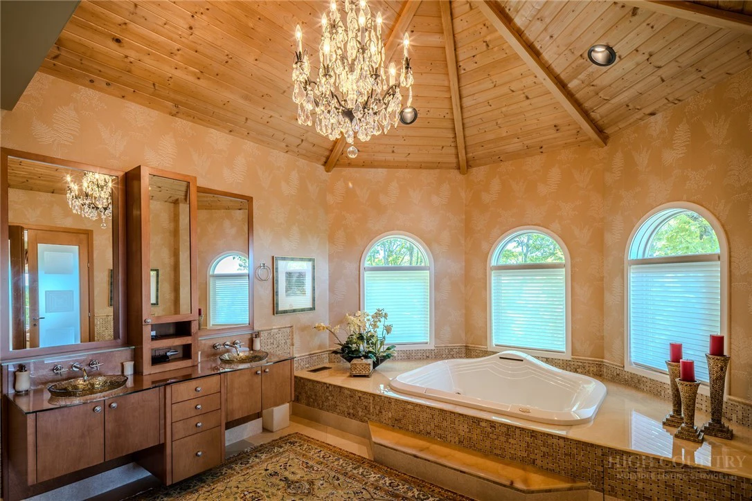 Image number 3 for the current listing