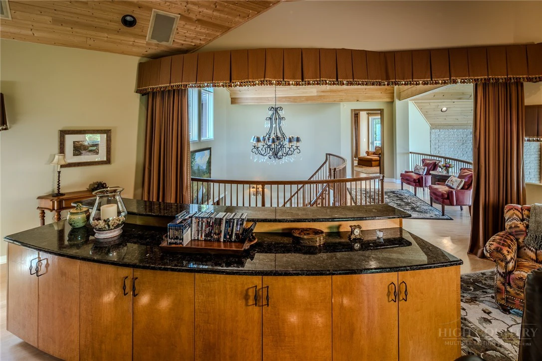 Image number 7 for the current listing