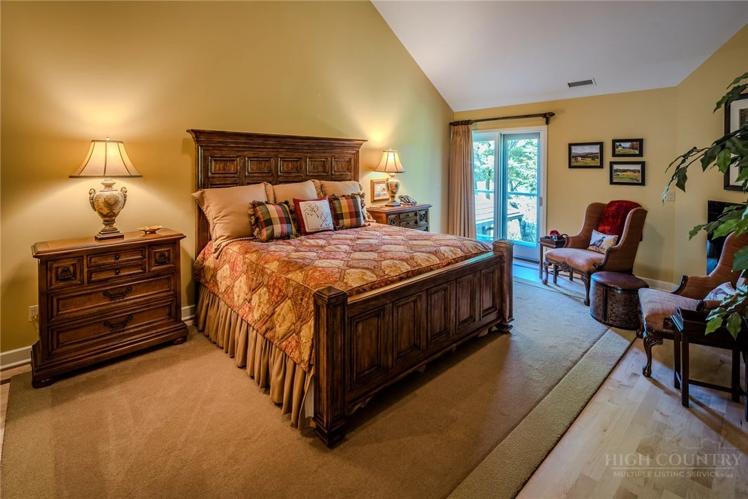 Image number 11 for the current listing