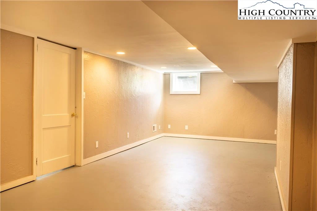 Image number 5 for the current listing