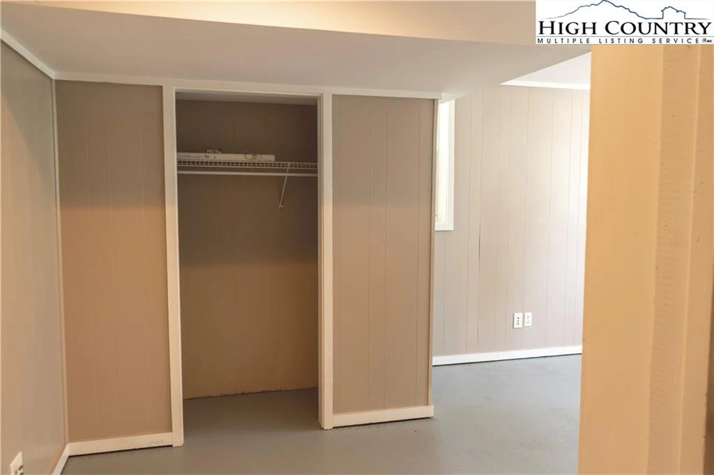 Image number 6 for the current listing