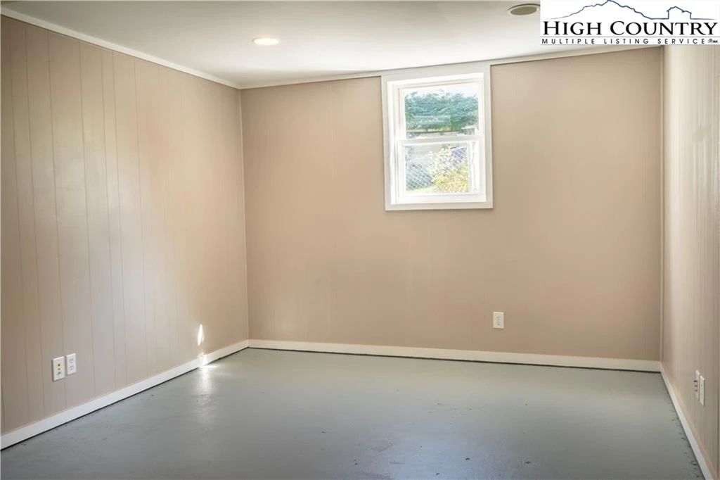 Image number 7 for the current listing