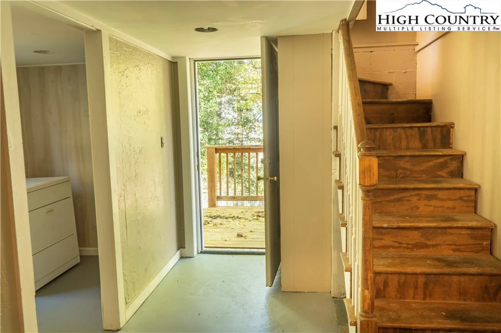 Image number 9 for the current listing