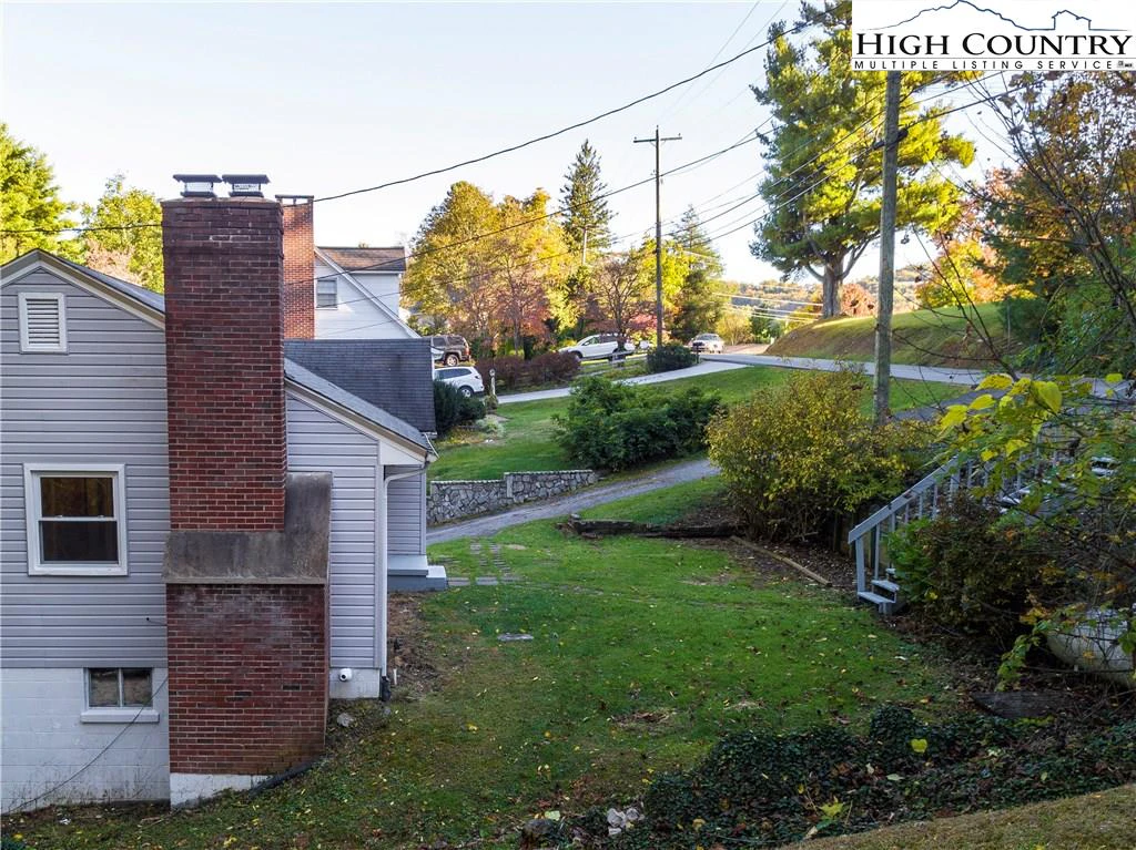 Image number 13 for the current listing