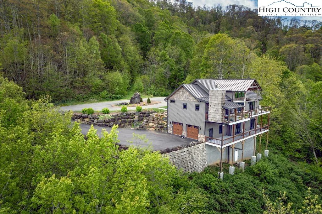 Image number 11 for the current listing