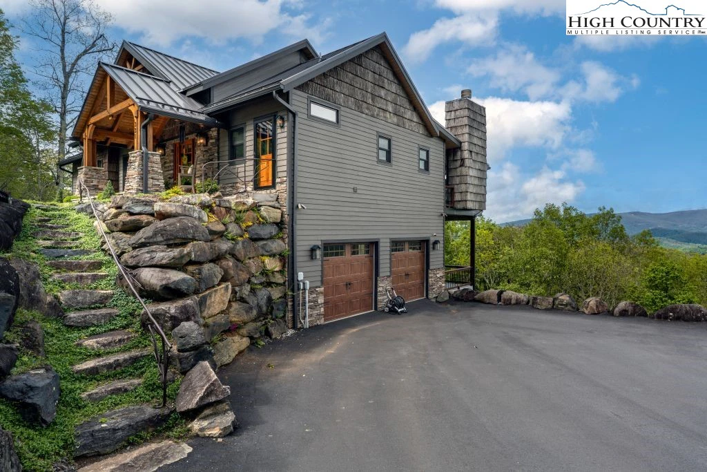 Image number 14 for the current listing