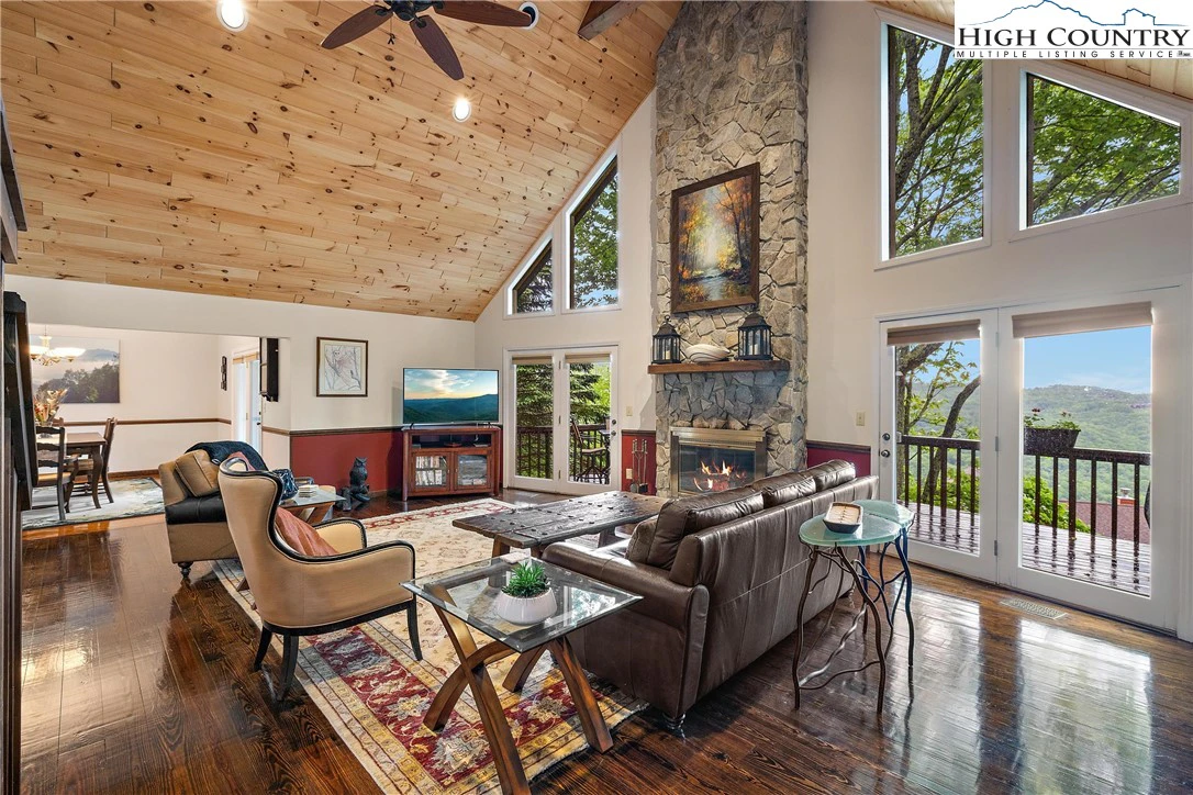 Image number 1 for the current listing