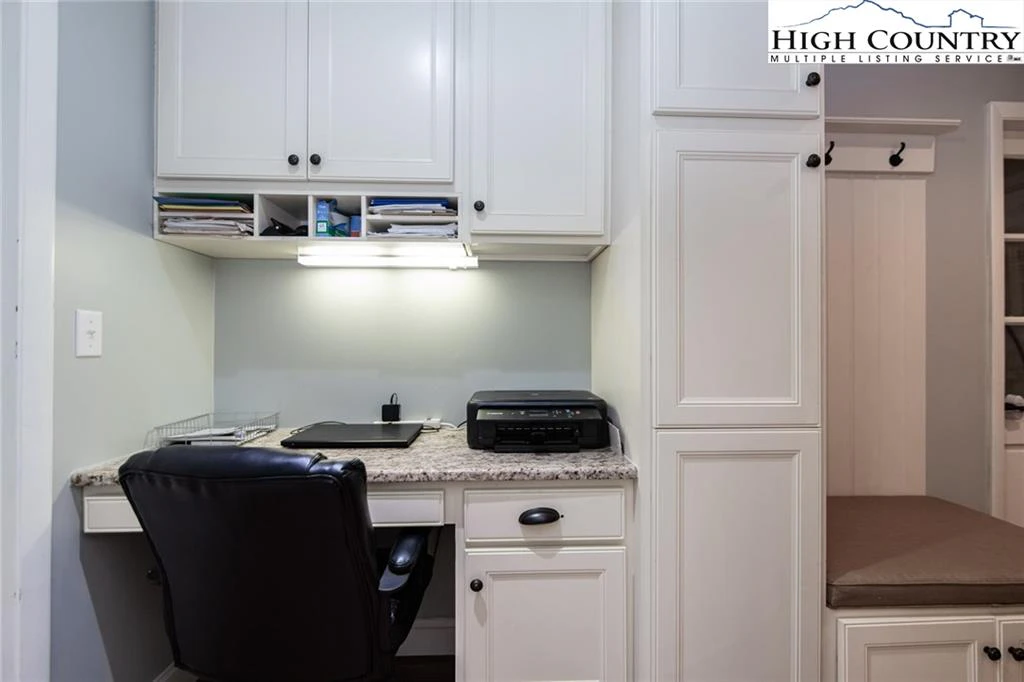 Image number 3 for the current listing