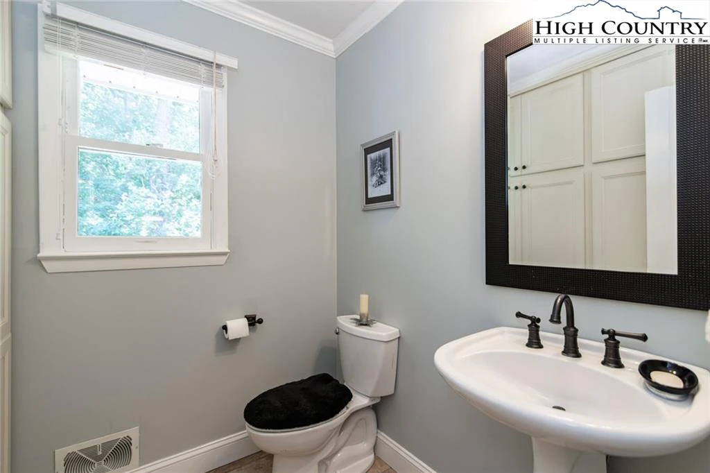 Image number 4 for the current listing