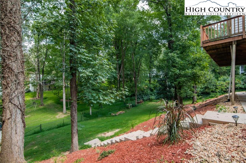 Image number 11 for the current listing