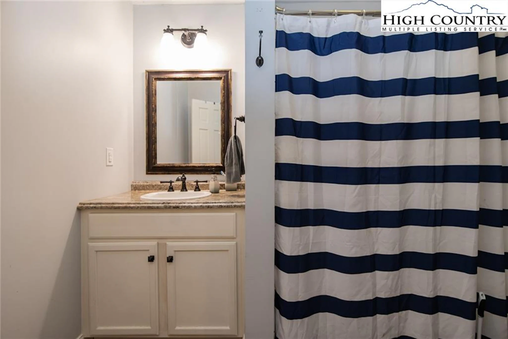 Image number 2 for the current listing