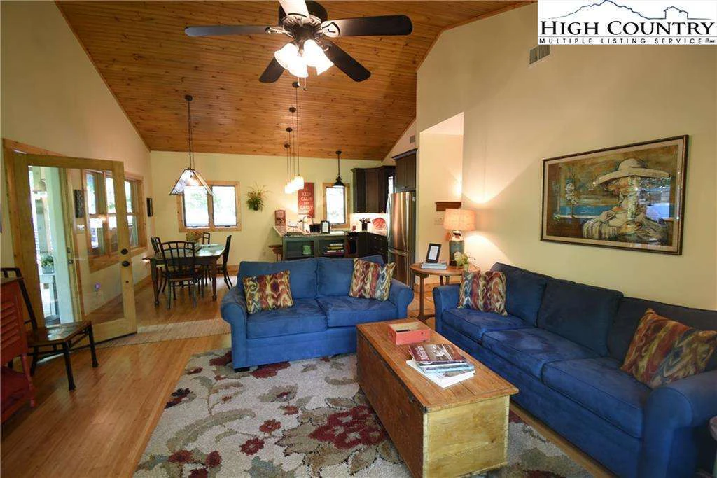 Image number 19 for the current listing
