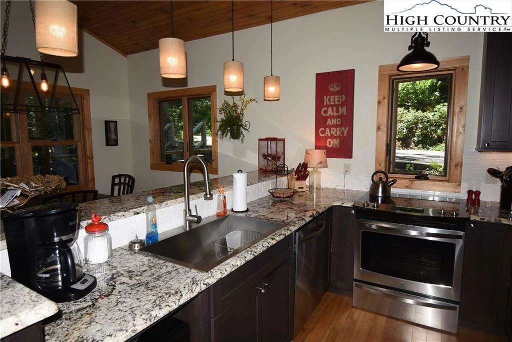 Image number 2 for the current listing