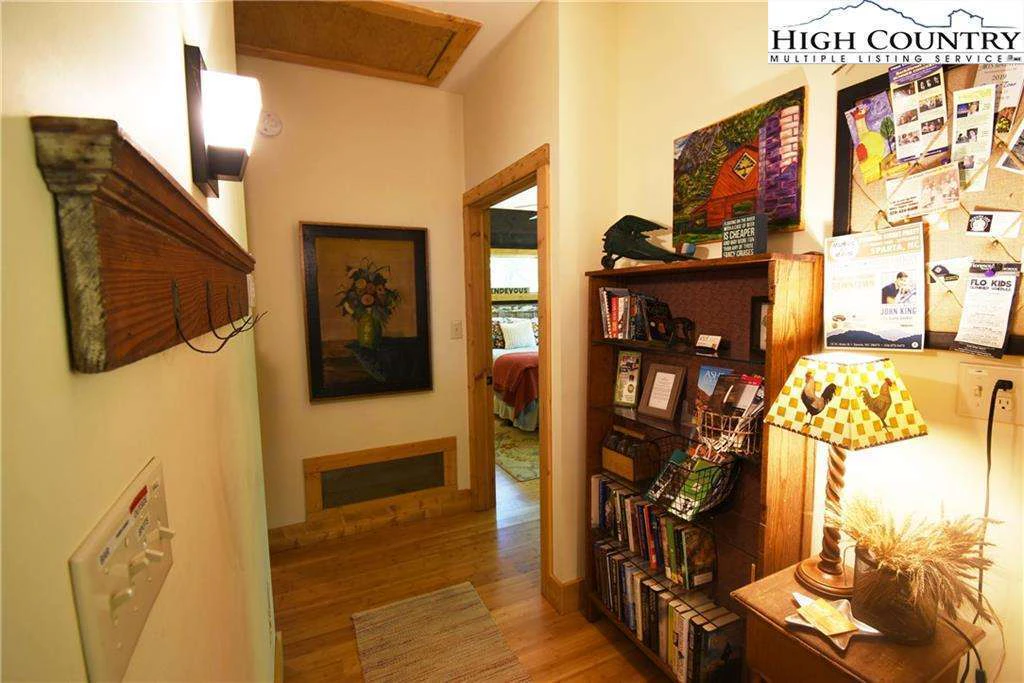 Image number 15 for the current listing