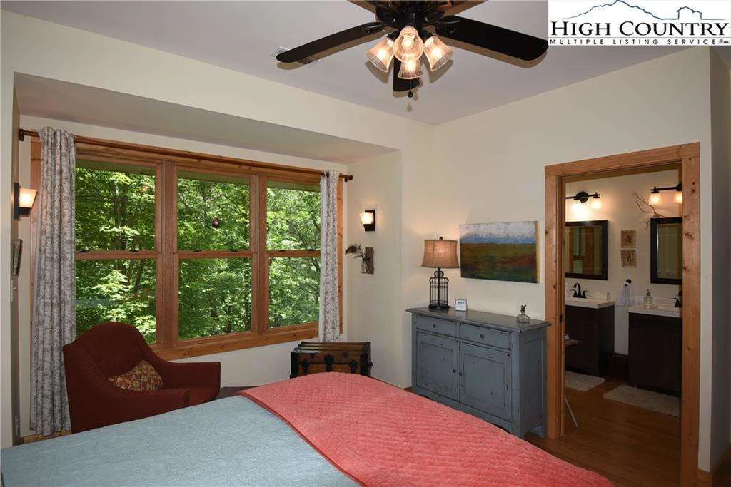 Image number 13 for the current listing