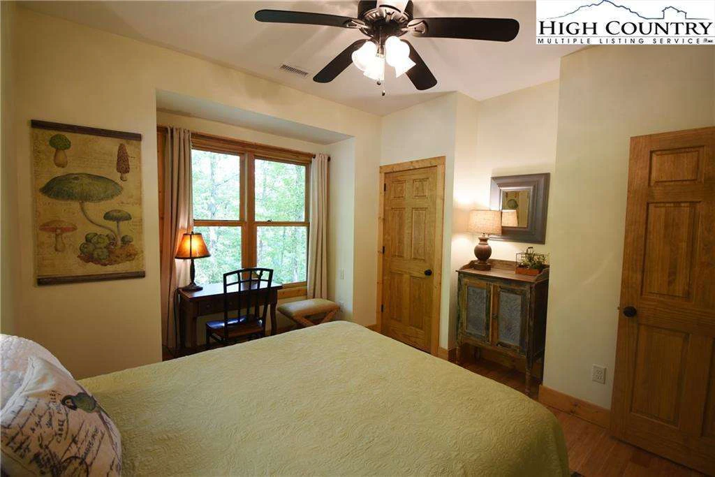Image number 10 for the current listing