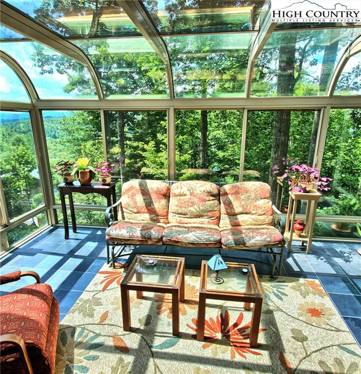 Image number 13 for the current listing