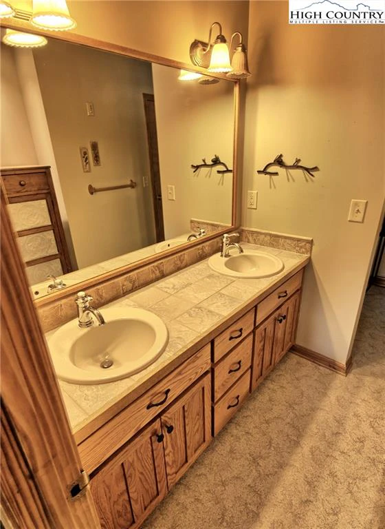 Image number 5 for the current listing