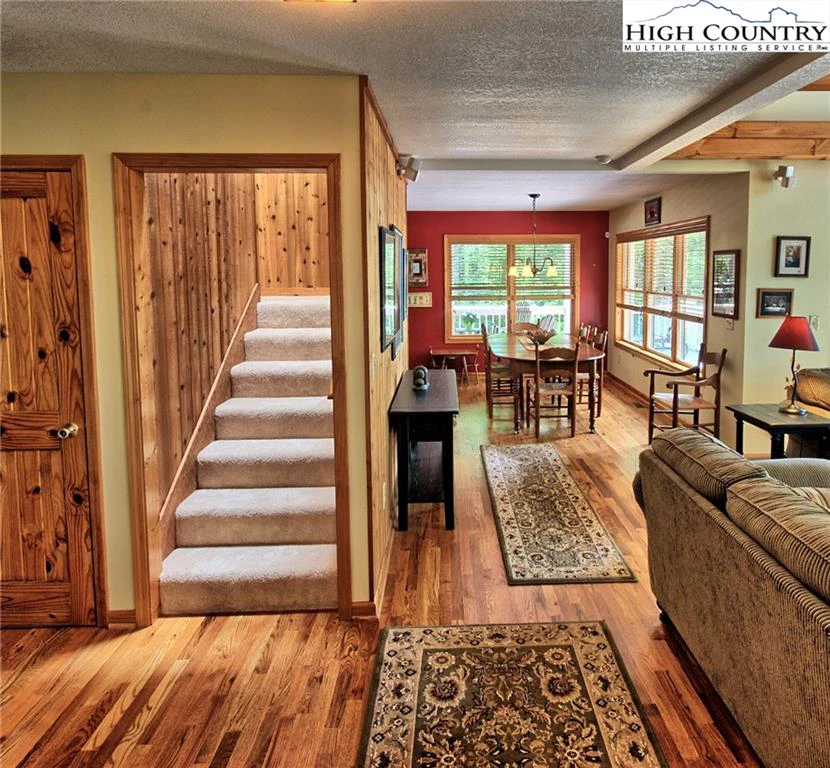 Image number 8 for the current listing