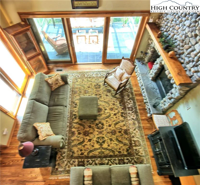 Image number 9 for the current listing