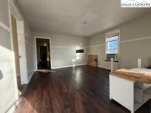 Image number 5 for the current listing