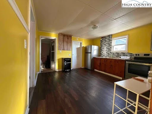 Image number 8 for the current listing