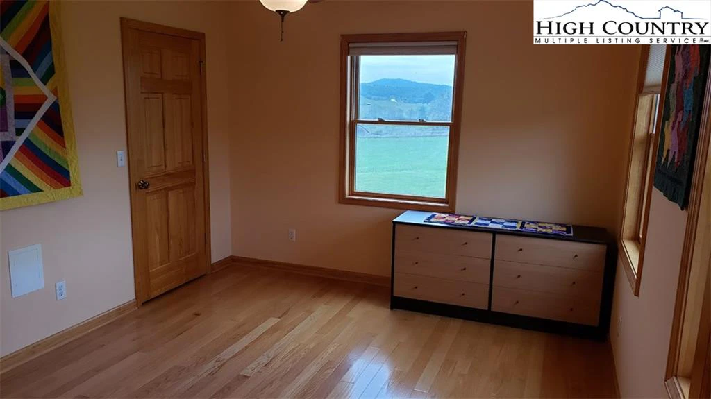 Image number 6 for the current listing