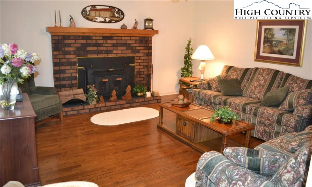 Image number 13 for the current listing