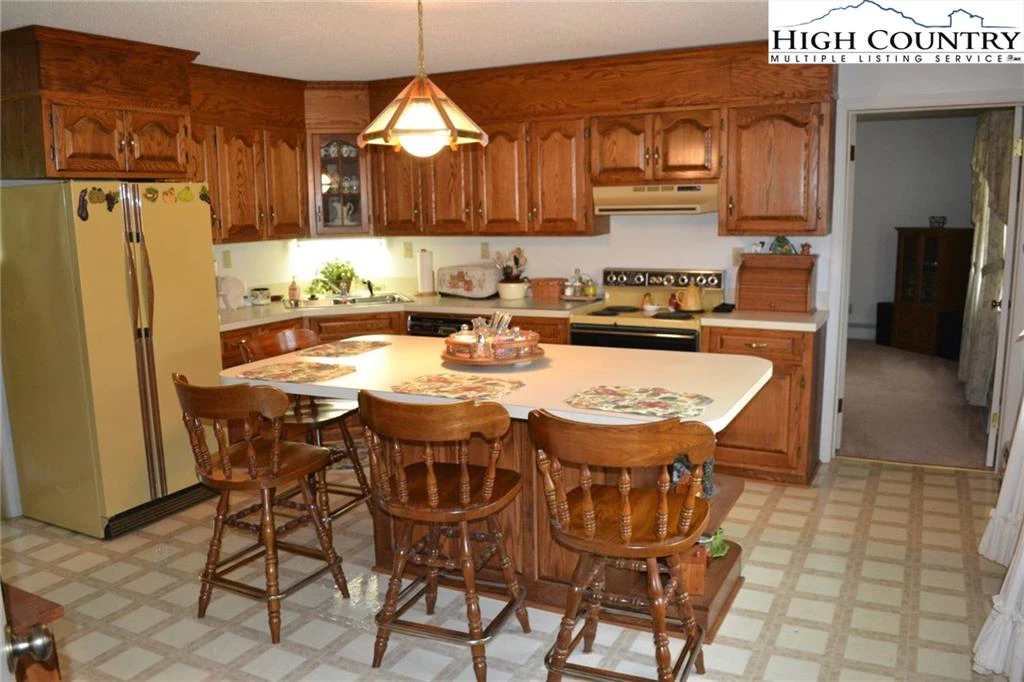 Image number 2 for the current listing
