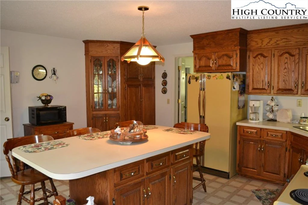 Image number 12 for the current listing
