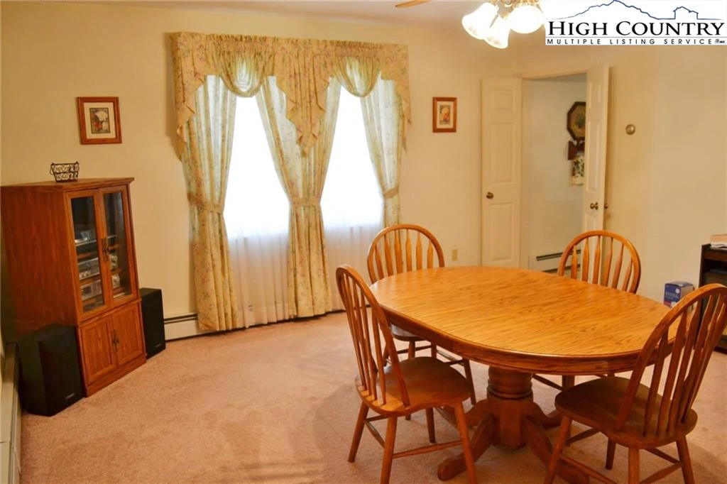 Image number 11 for the current listing