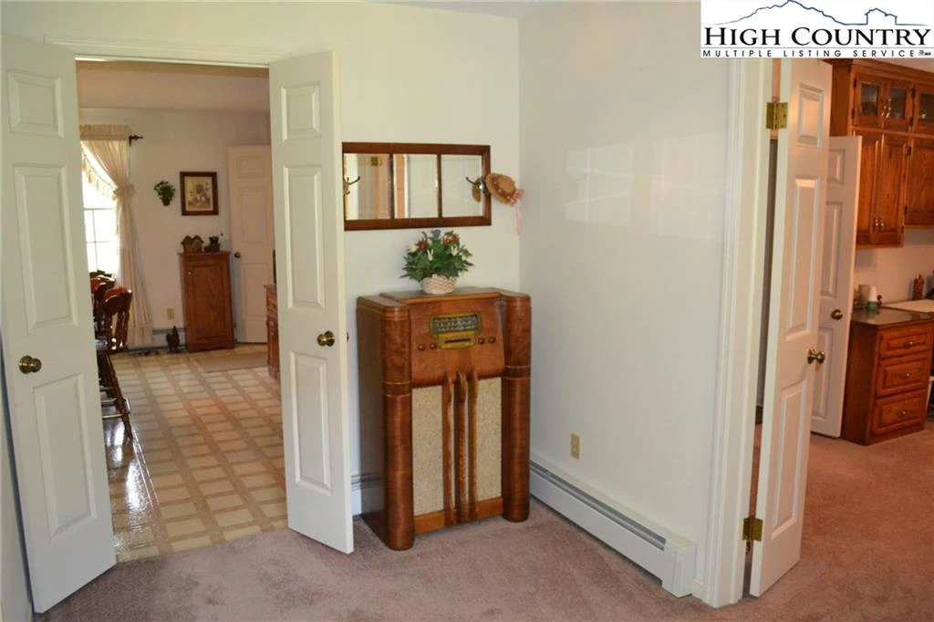 Image number 10 for the current listing