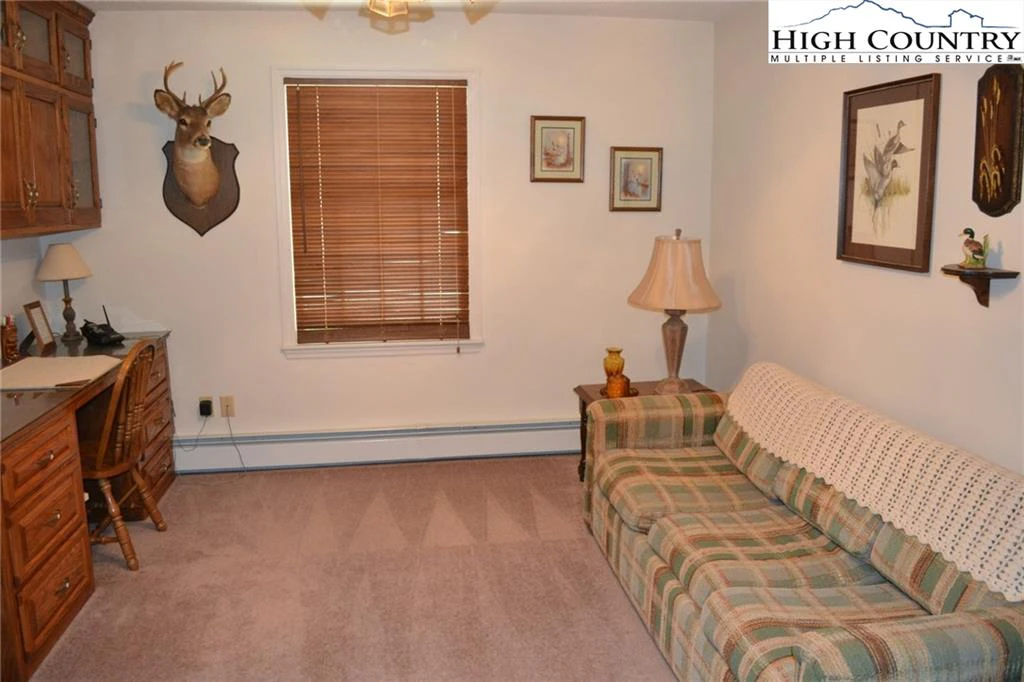 Image number 9 for the current listing