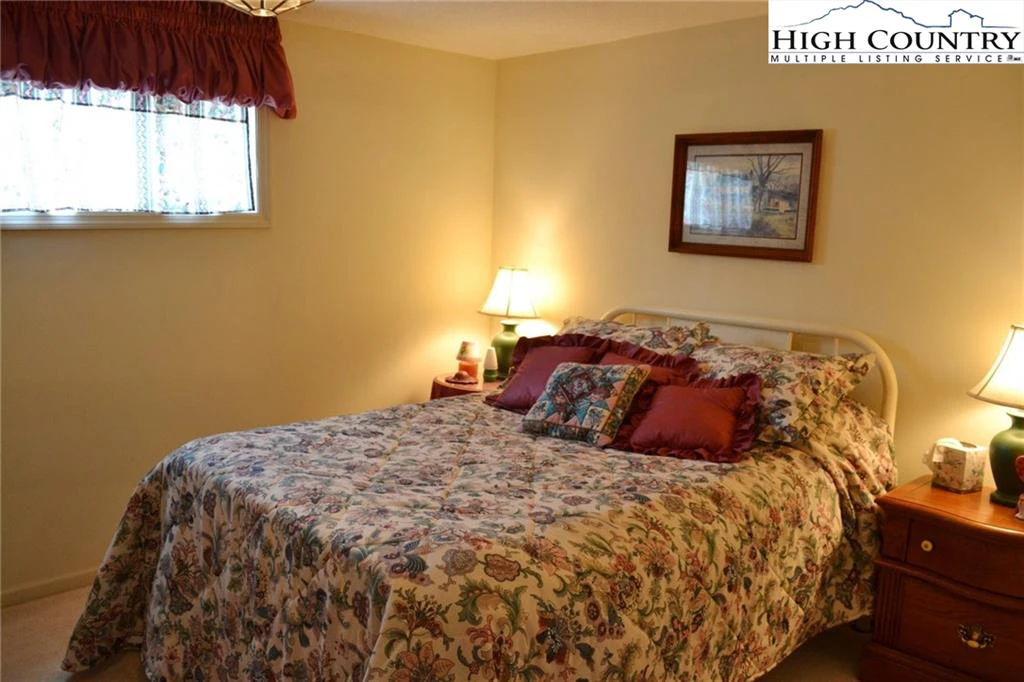 Image number 7 for the current listing