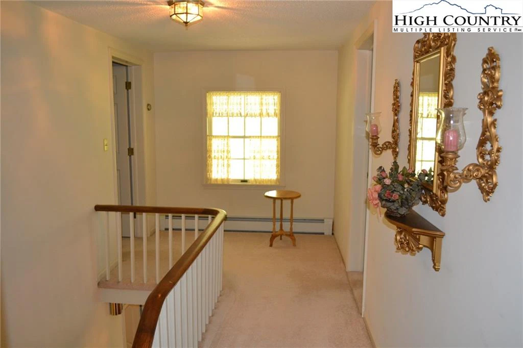 Image number 5 for the current listing