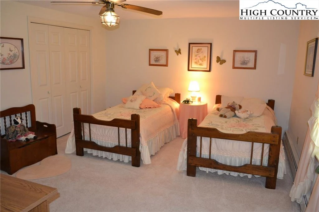 Image number 3 for the current listing