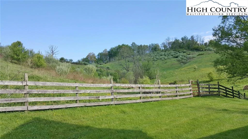 Image number 18 for the current listing