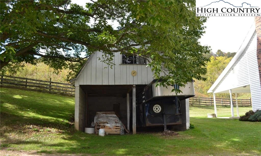 Image number 15 for the current listing