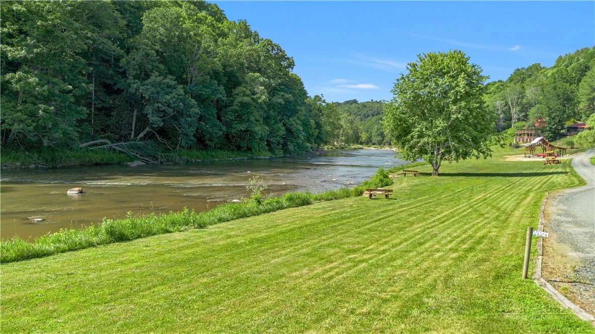 Image number 10 for the current listing