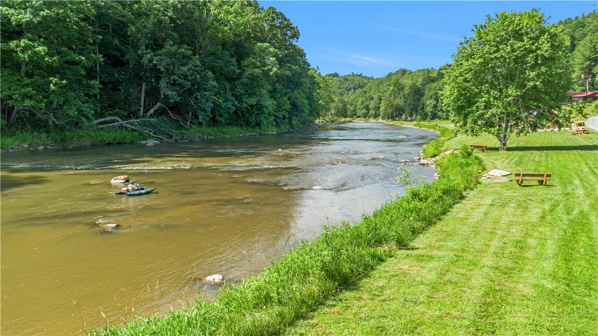 Image number 11 for the current listing