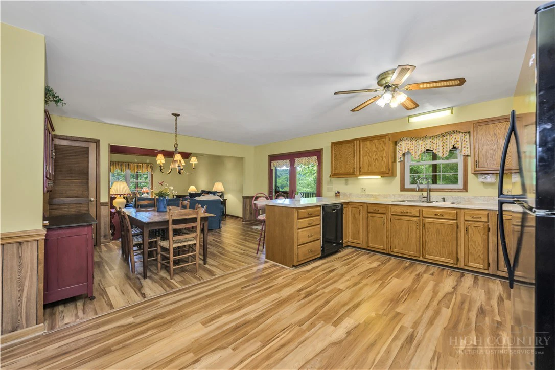 Image number 12 for the current listing